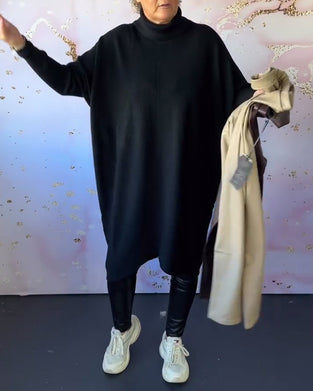 Uformell ensfarget langermet genser med høy krage