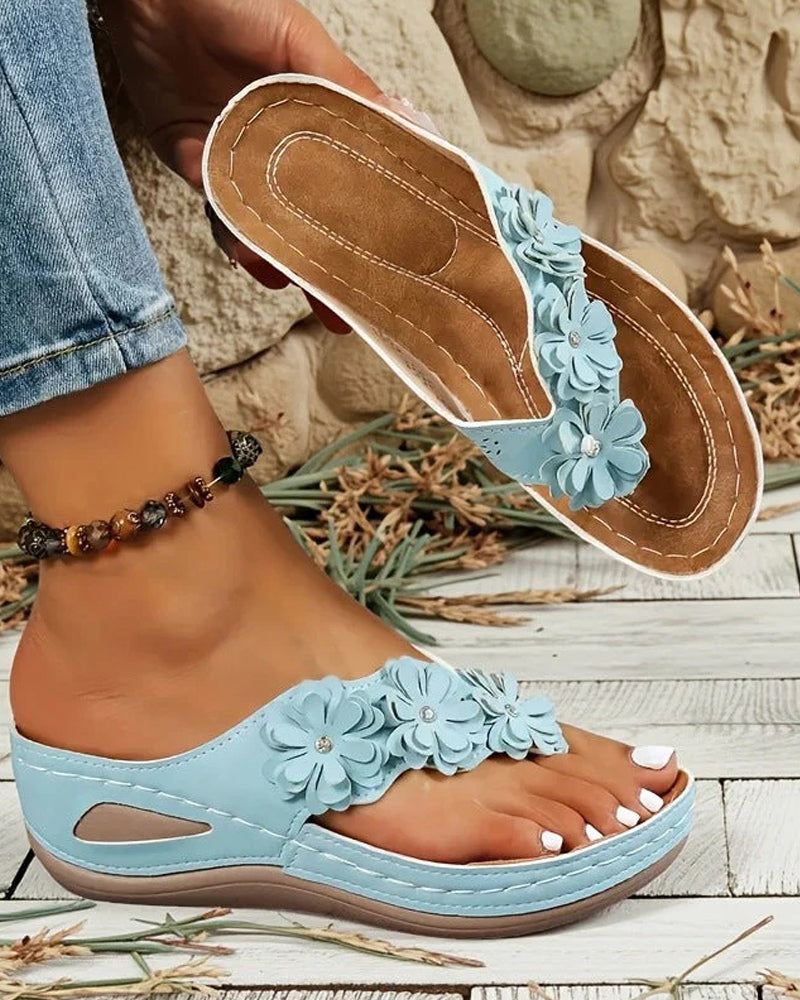 Sandaler Kvinners Blomstrete Kile Med Stropper