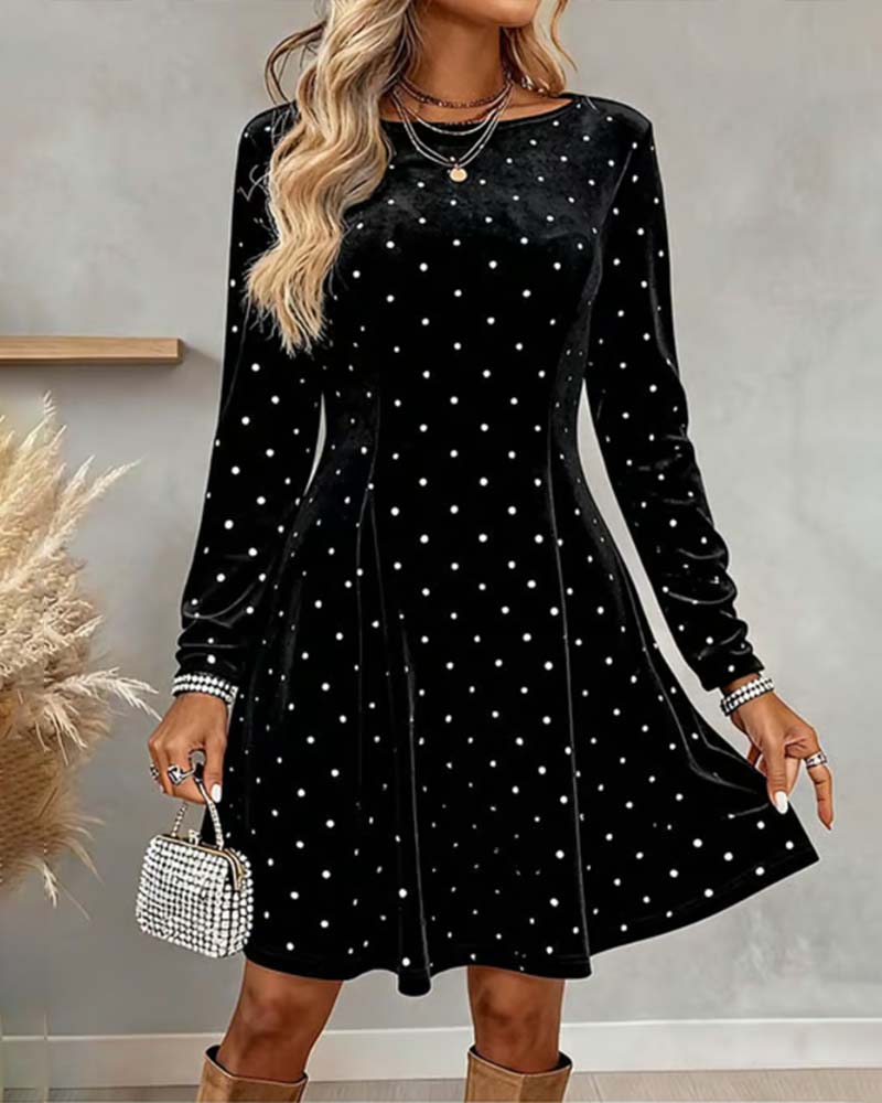 Elegant Kjole Med Glitterprikker Og Midjetilpasset Design