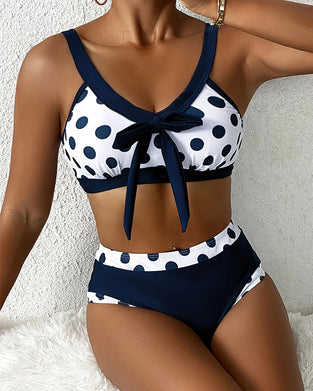 Bikini med avslappet polkadotprint og todelt trykk