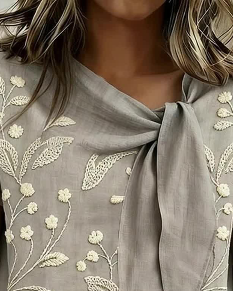 Topp Knyte-Hals Blomster Brodert