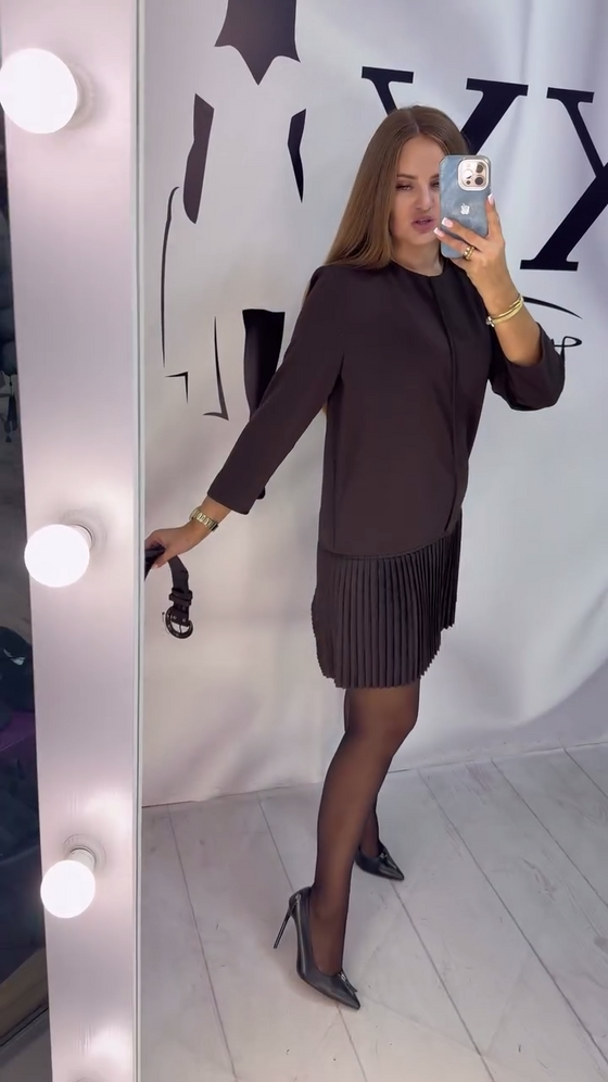 Kjole Med Trekvartsermer Og Trekkspillplissering