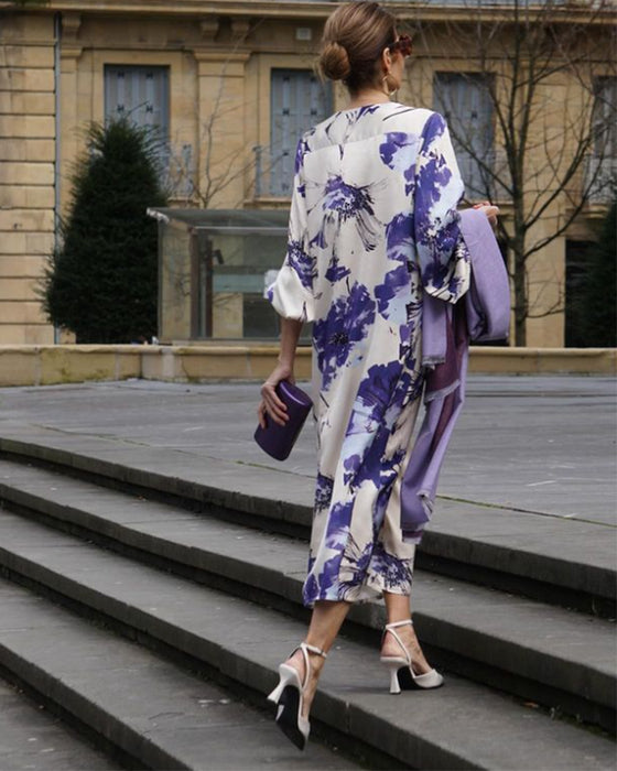 Elegant trykket V-hals kjole