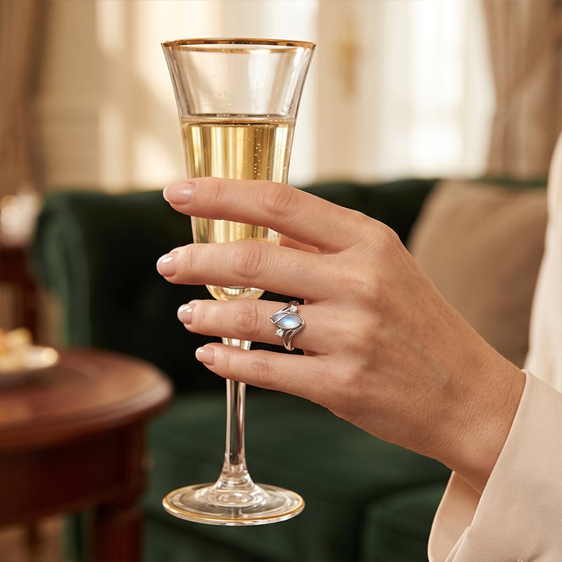 Oval måneskingeometrisk ring
