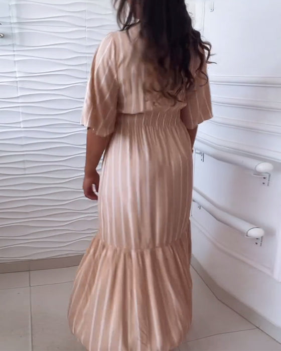 Uformell kjole med stripetrykk og snøring