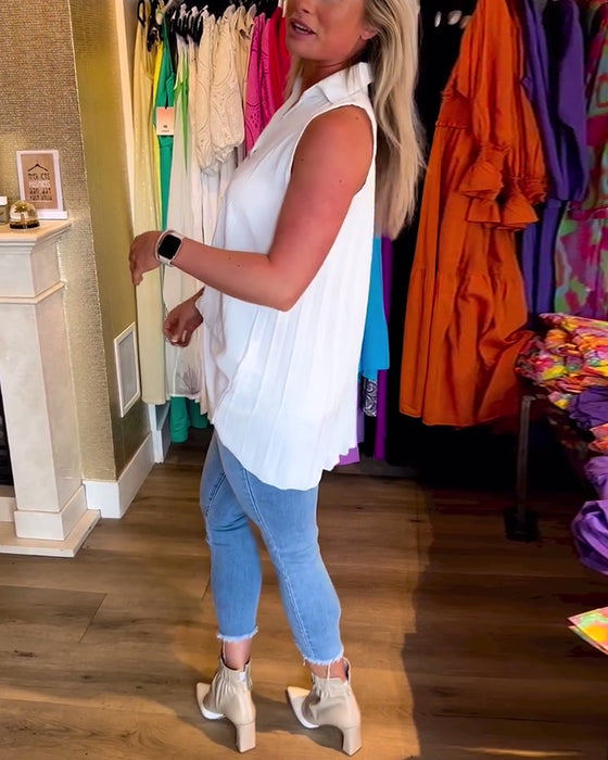 Ermeløs topp med volanger og jakkeslag