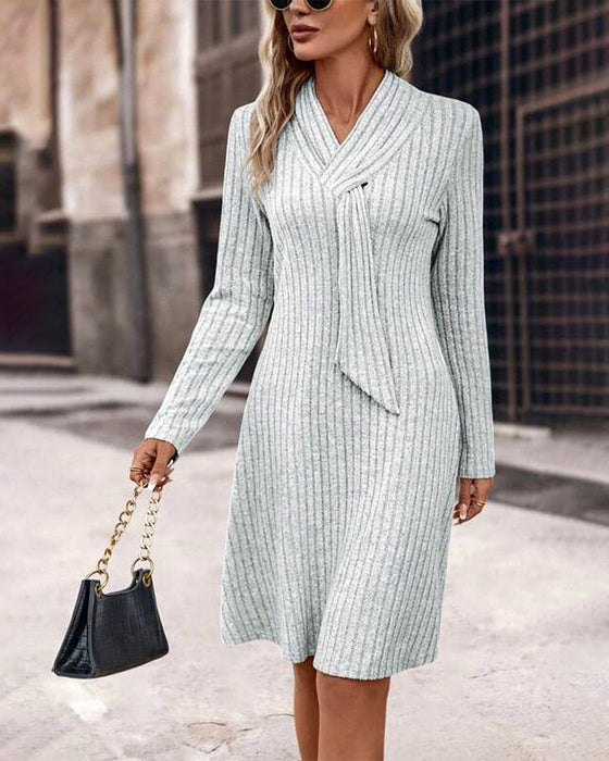 Elegant Ensfarget Kjole Med A-Linje