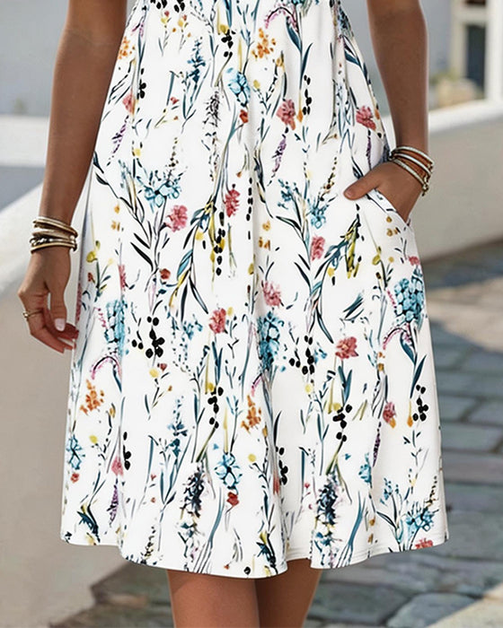 Kjole V Hals Hvit Bakgrunn Akvarell Floral Print