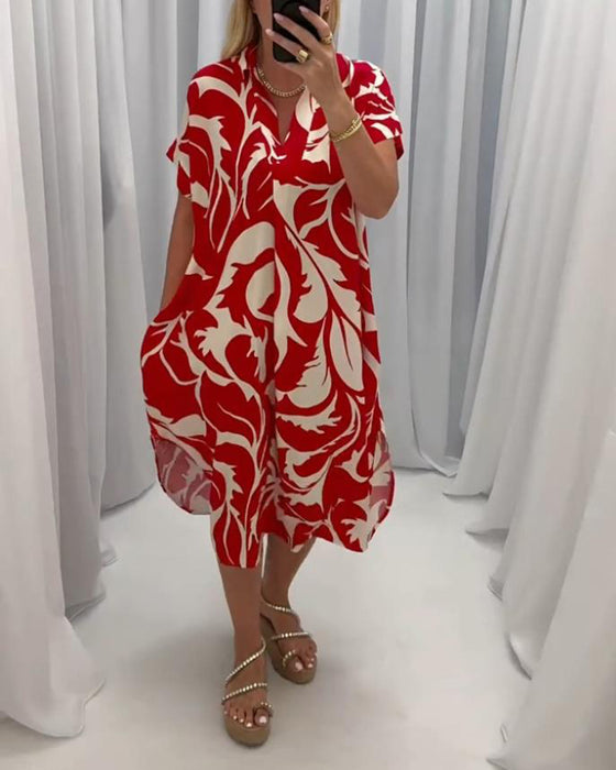 Uformell kjole med slits i kontrasttrykk