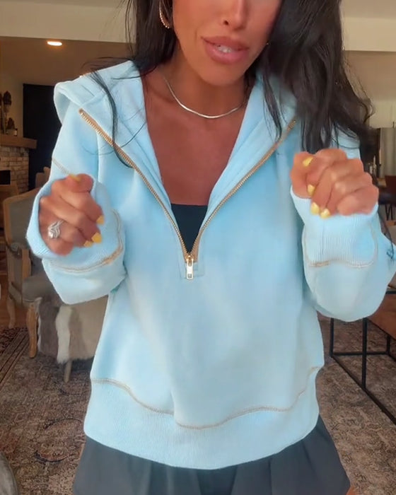 Genser med avslappet hette og ensfarget glidelås