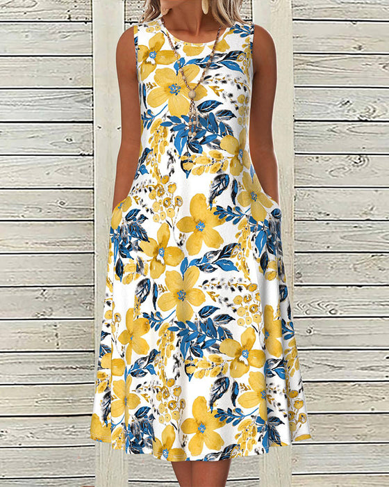 Ermeløs kjole med blomstertrykk og lomme