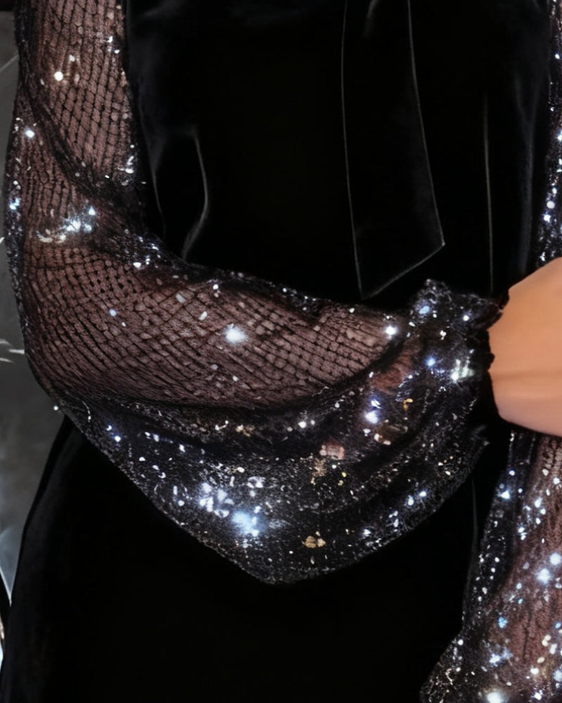 Elegant Kjole Med Lyktermer Og Lappverk