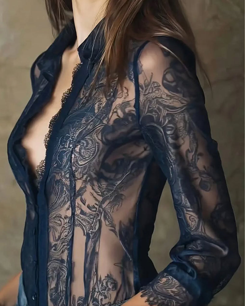 Bluse med fasjonabel blondekant og trykk