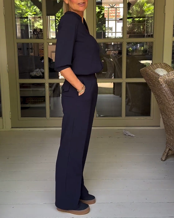 Mote ensfarget sett med V-hals og lomme