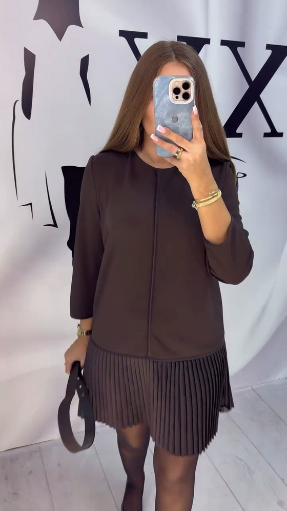 Kjole Med Trekvartsermer Og Trekkspillplissering