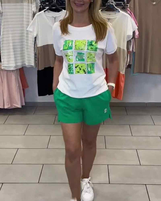 Sett Med Avslappede Shorts Med Trykk Og Mellomhøy Midje