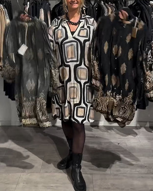 Løs Kjole Med V-Hals Og Geometrisk Trykk