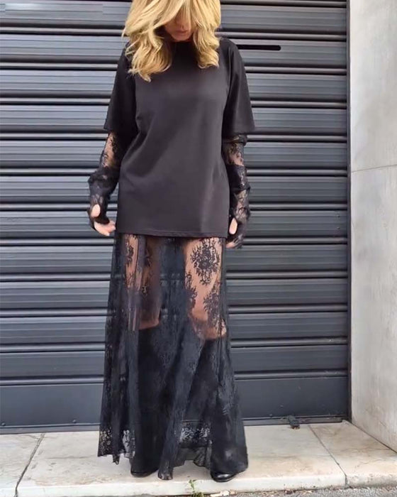 Todelt sett - ensfarget T-skjorte og blondeskjørt