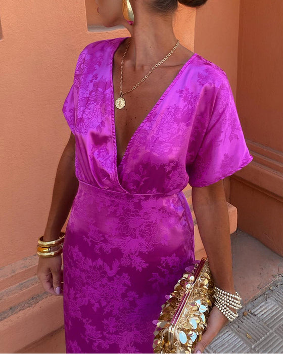 Ensfarget elegant kjole med dyp V-midje