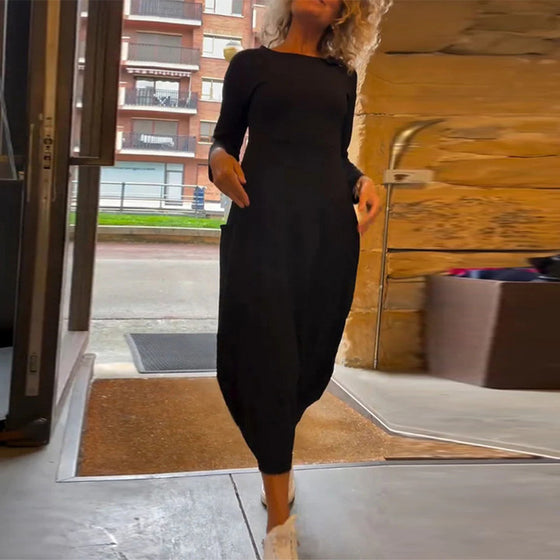 Ensfarget kjole med rund hals og lange ermer og lomme