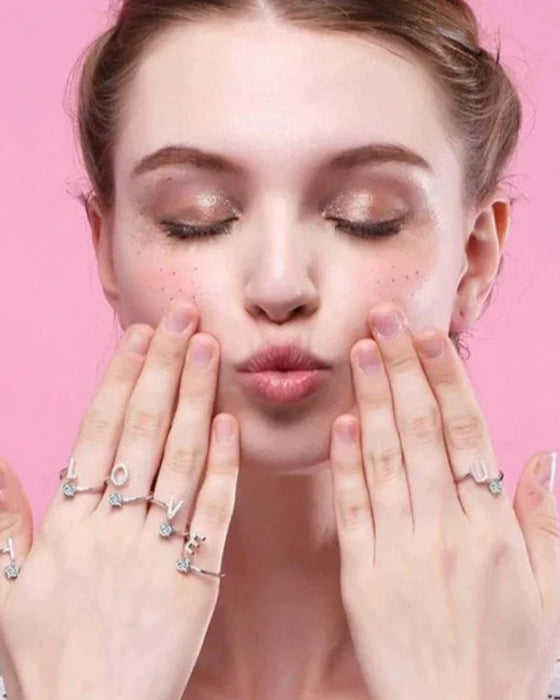 Åpen ring med skrift