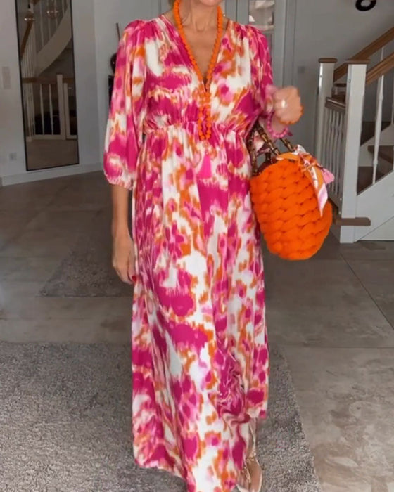 V-hals kjole i motetrykk med 3/4 erme