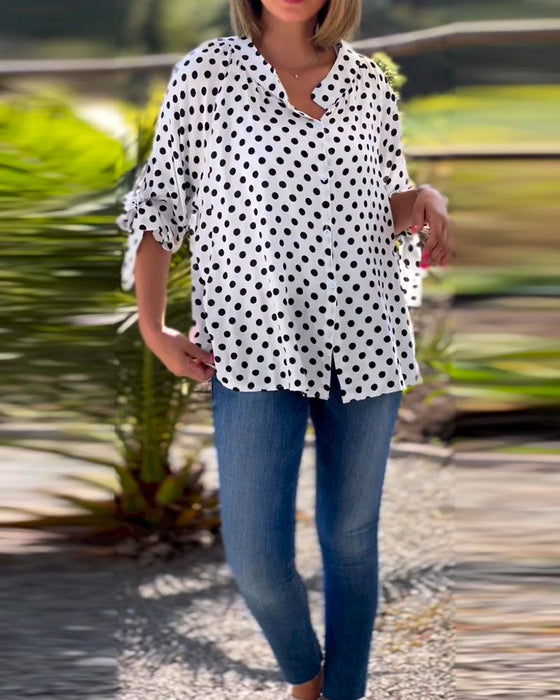 Bluse med prikkete trykk og halve ermer