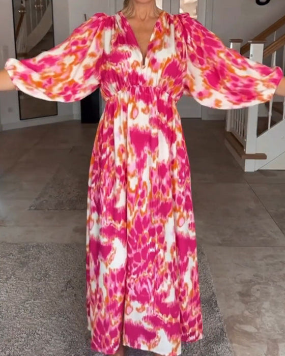 V-hals kjole i motetrykk med 3/4 erme