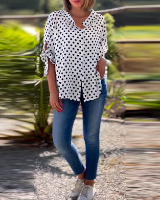 Bluse med prikkete trykk og halve ermer