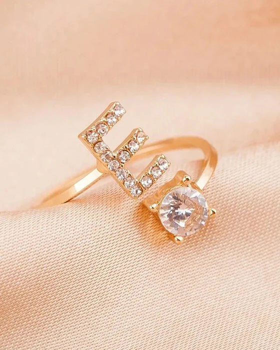 Åpen ring med skrift