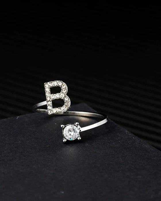 Åpen ring med skrift