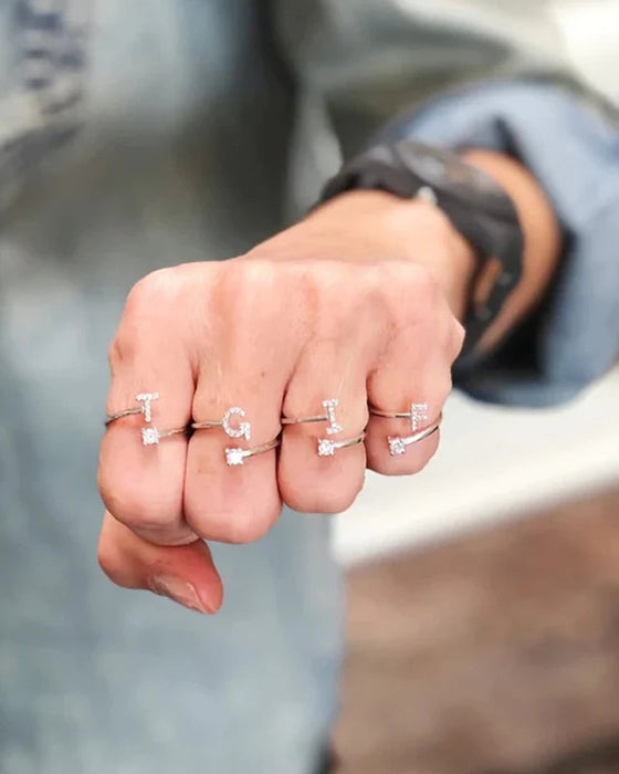 Åpen ring med skrift