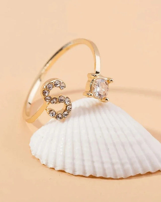 Åpen ring med skrift