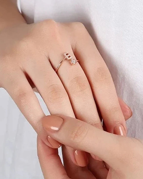 Åpen ring med skrift