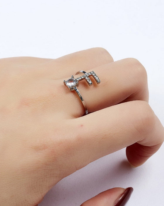 Åpen ring med skrift