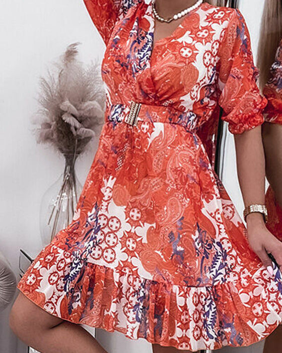 Elegant kjole med motetrykk