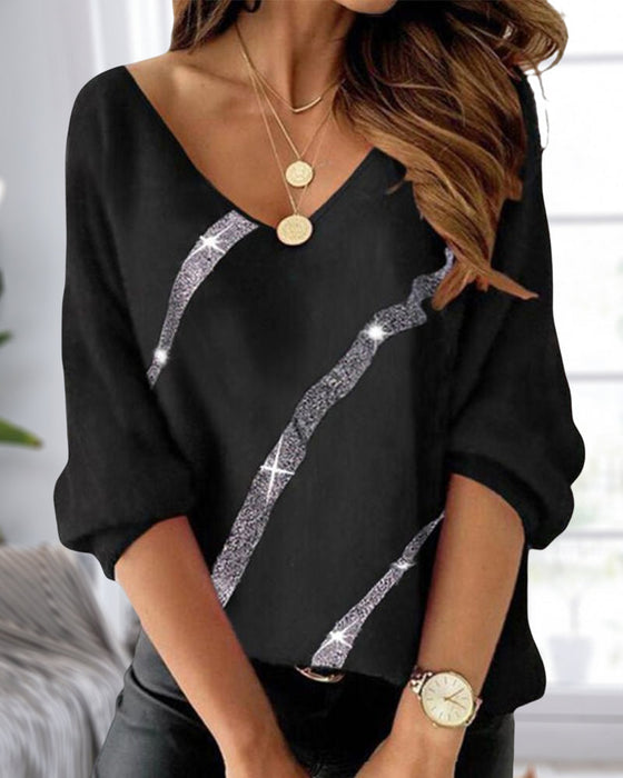 Langermet topp med bokstav- og fjærtrykk