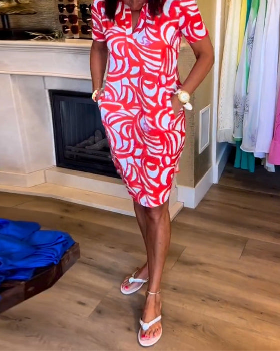 Uformell kjole med korte ermer og trykk