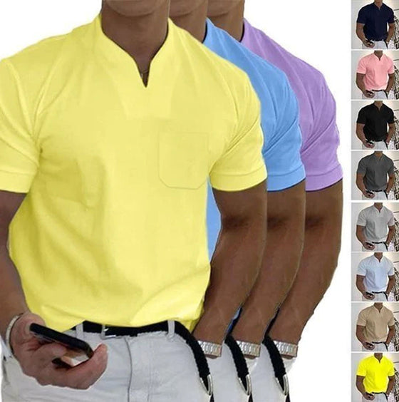 En sporty T-skjorte med korte ermer og V-hals