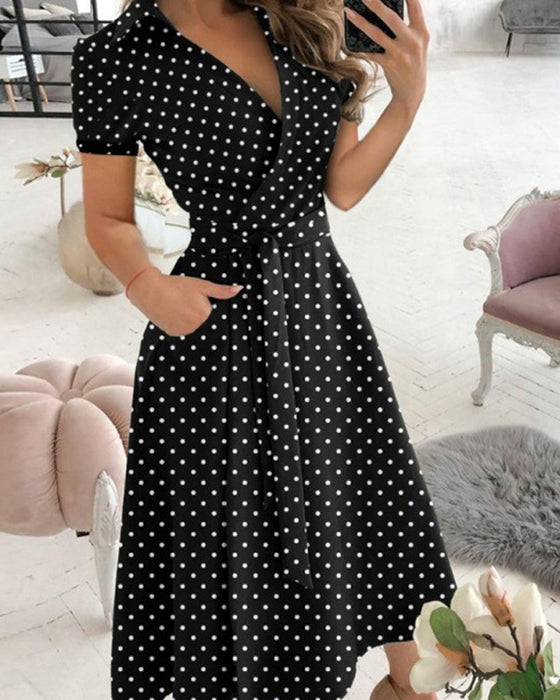 Elegant kjole med korte ermer