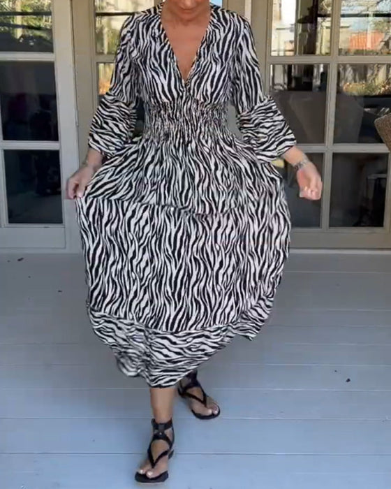 V-hals stripete print kjole