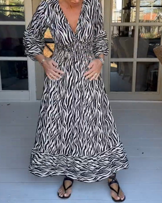 V-hals stripete print kjole