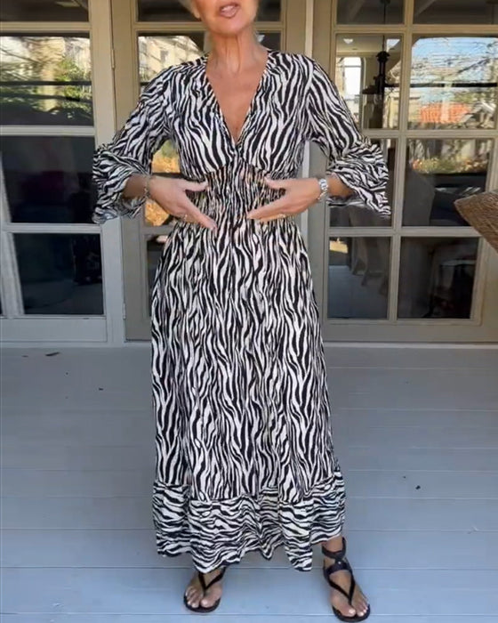 V-hals stripete print kjole