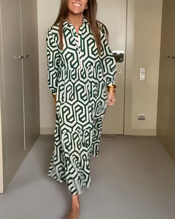 Kjole med ni-punkts ermer med geometrisk trykk