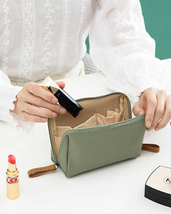 Reise-sminkepose for kvinner