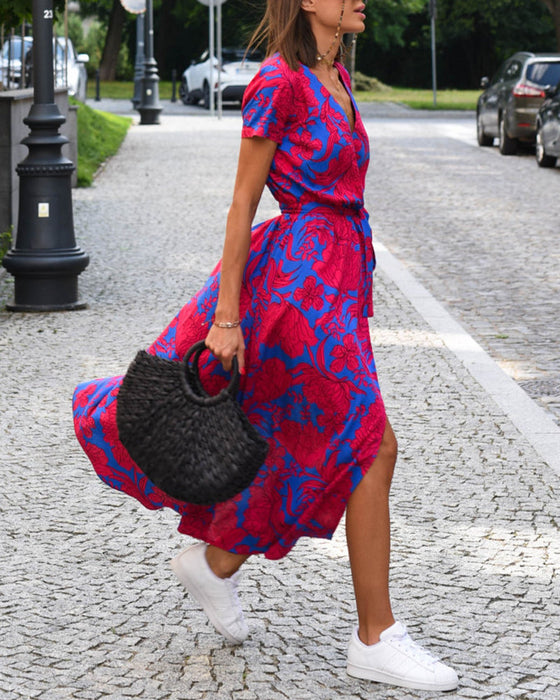 V-hals mote print kjole