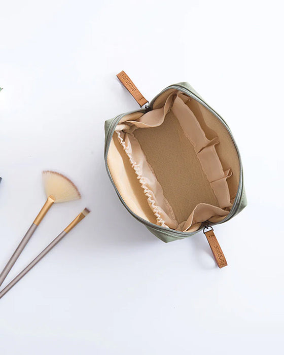 Reise-sminkepose for kvinner