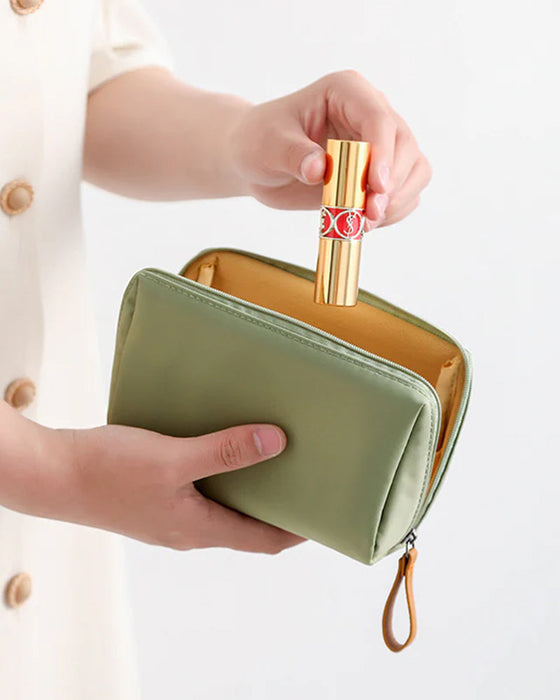 Reise-sminkepose for kvinner