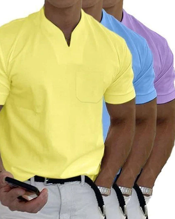 En sporty T-skjorte med korte ermer og V-hals