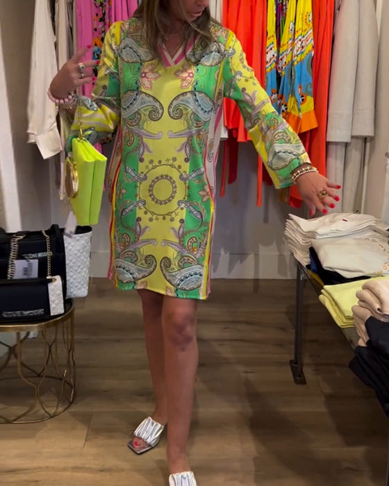 Kjoler med fargeblokkering og trykk og løs passform